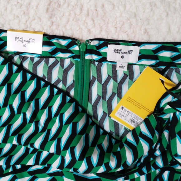 Set - DVF for Target Women's Crewneck Arrow GeoGreen LongSleeve Top & Mini Skort - Picture 8 of 13